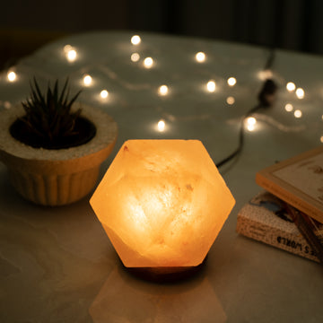 Diamond shape salt lamp